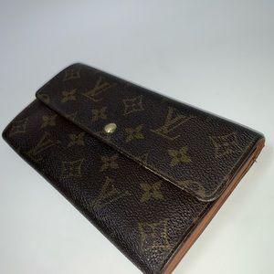 💥AUTHENTIC 💥 Louis Vuitton Monogram Sarah Wallet